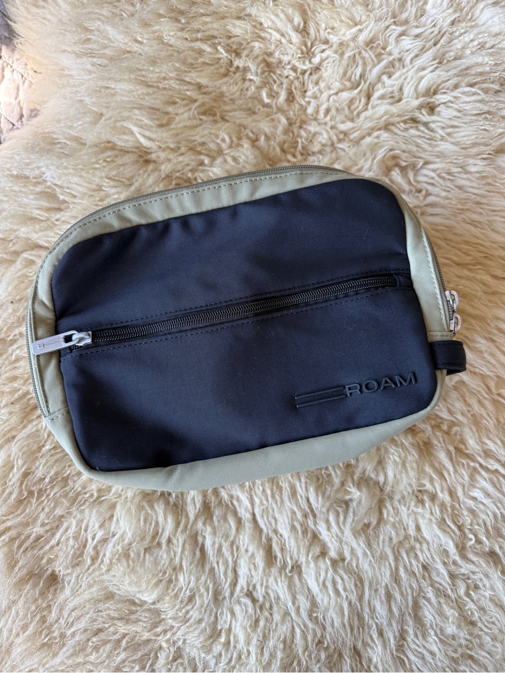 Roam Luggage Large Toiletry Bag Black and Green